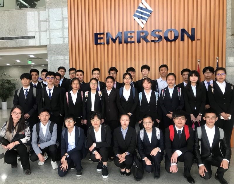 老司机
部分学生赴艾默生进行生产实习面试