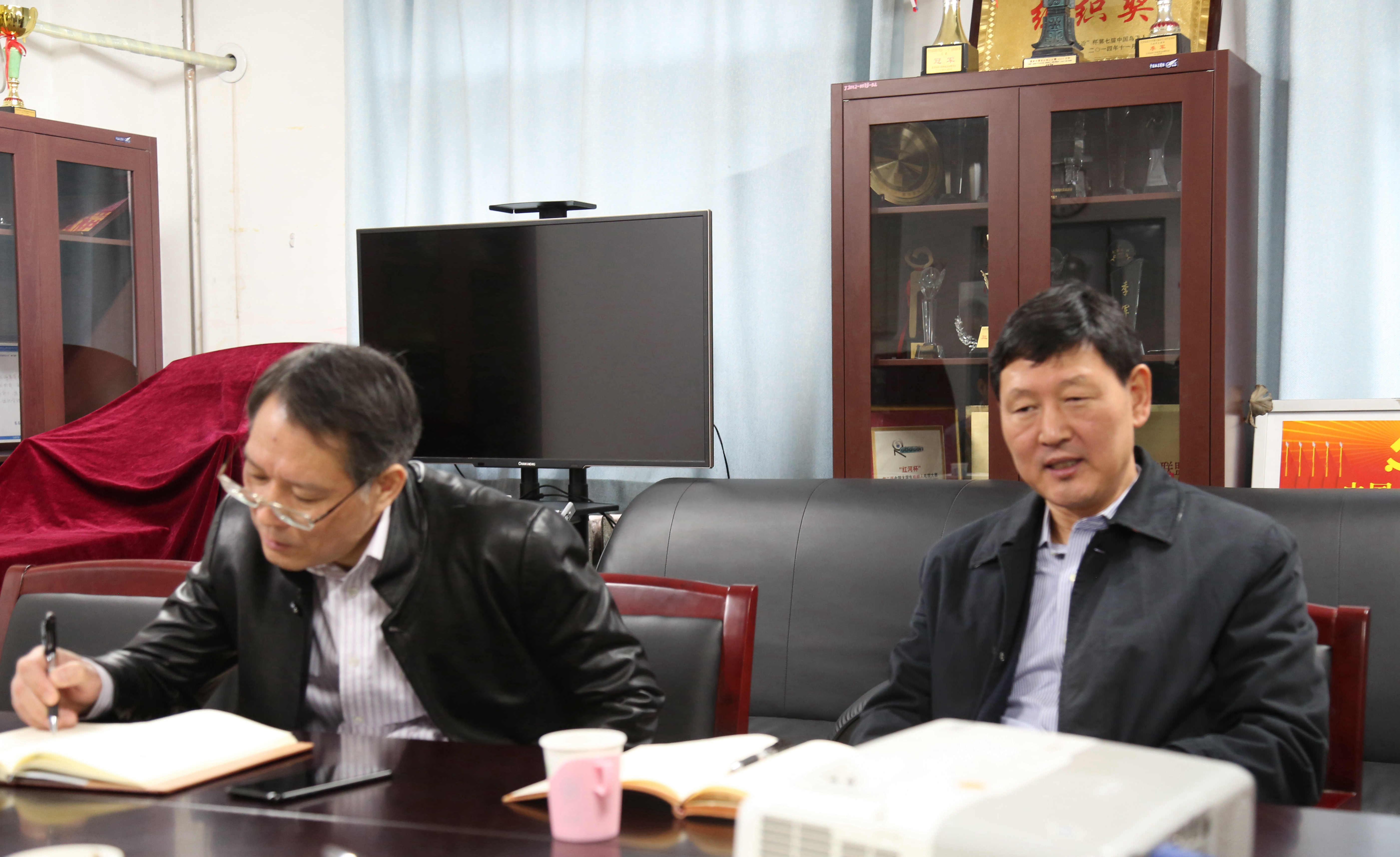 薛庆国副书记、副校长赴老司机
调研工作